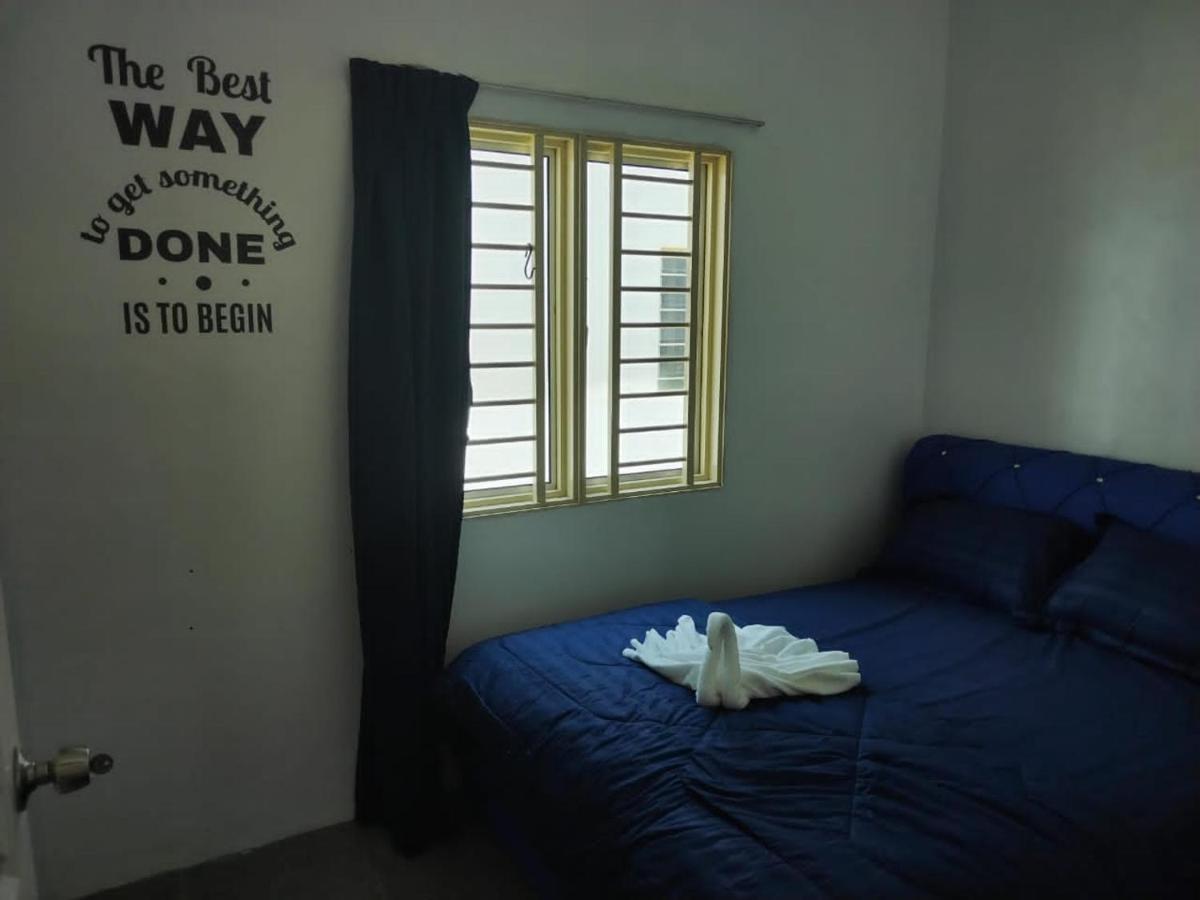 Homestay Embah Ros & Embah Lek Hutan Melintang Bagian luar foto