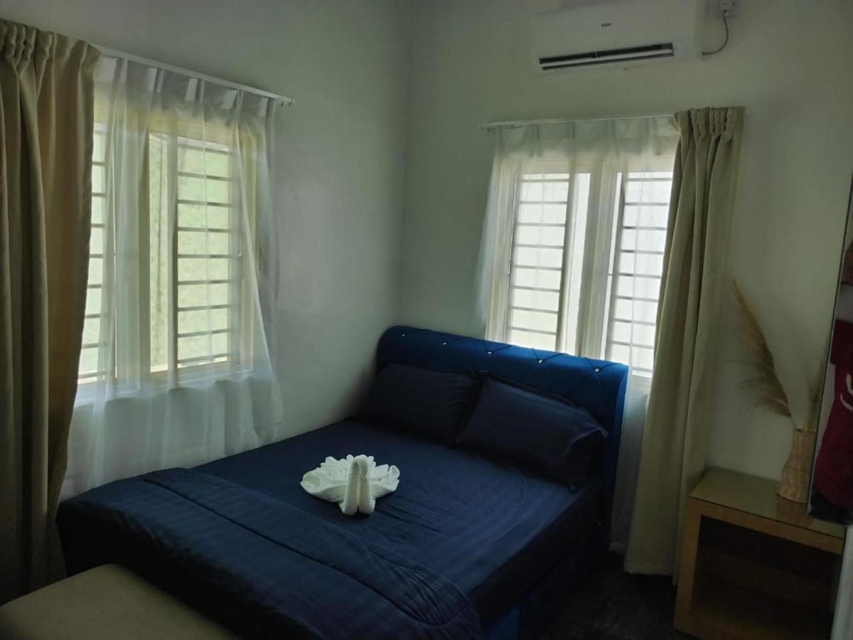 Homestay Embah Ros & Embah Lek Hutan Melintang Bagian luar foto