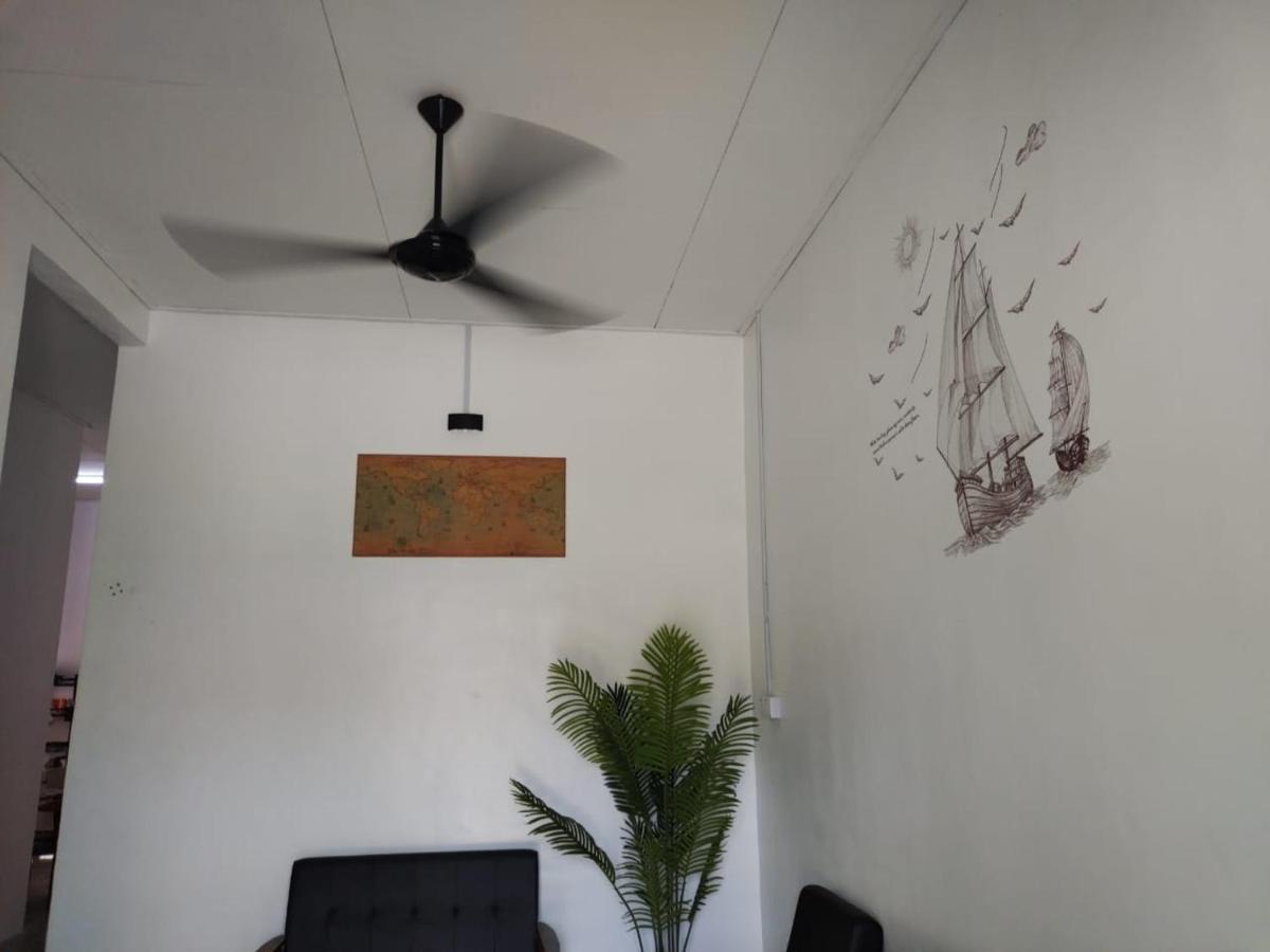 Homestay Embah Ros & Embah Lek Hutan Melintang Bagian luar foto
